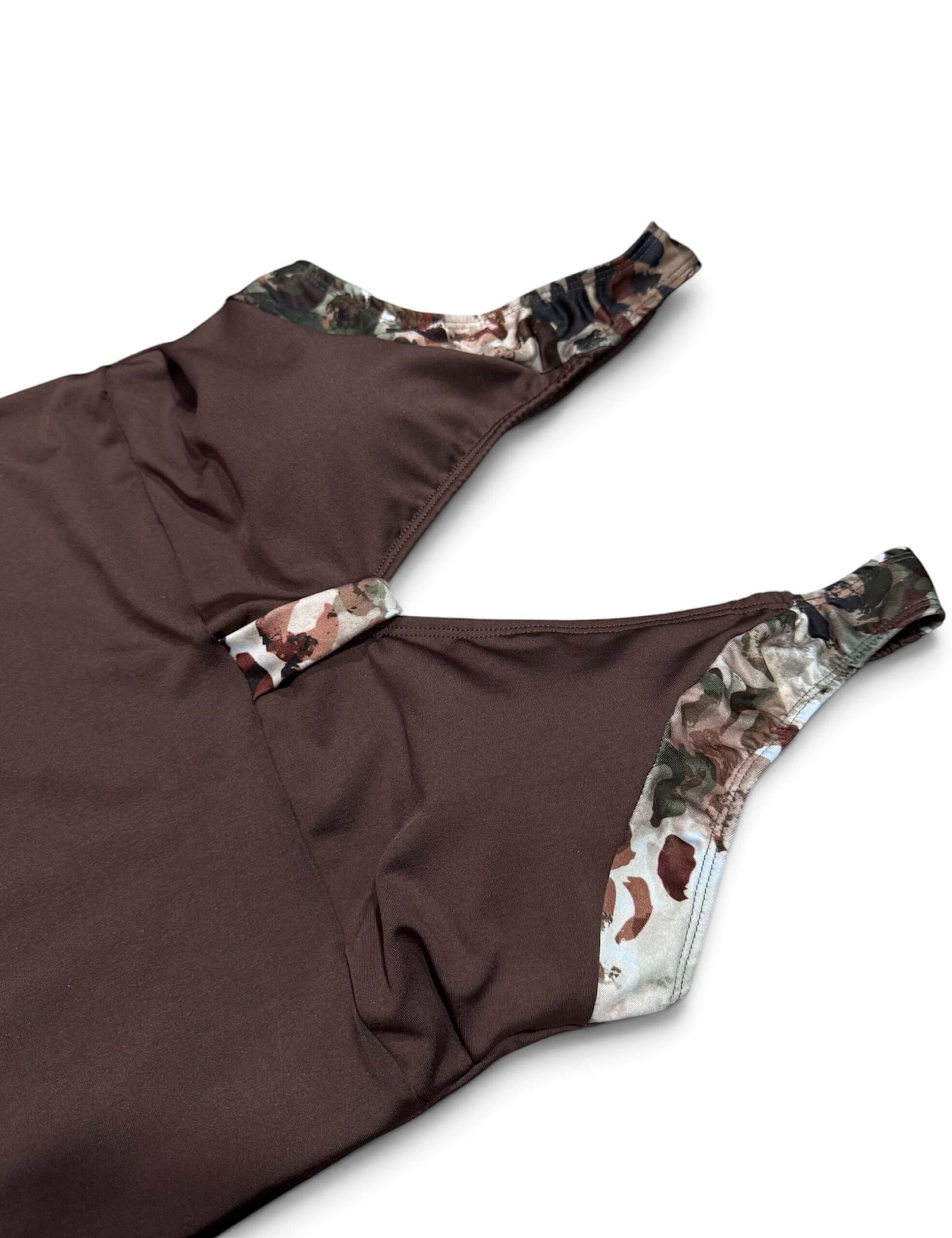 Militar cuerpo marron 1