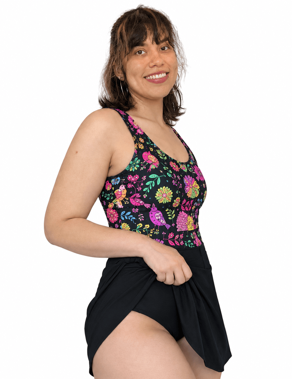 Retrato de bañador floral con falda negra Con Pollera Larga Aya - Imagen 1